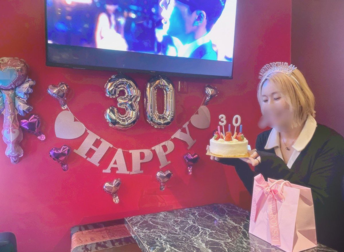 shikishige's tweet photo. 昨日30歳の誕生日を迎えました- ̗̀ 🎂  ̖́-
あまりにも思い描いていたような想像していたような大人とはかけ離れていますがっ
ご縁を大事に感謝を忘れずときに破天荒に
これからもがんばります😌
アピールしてお祝いしてもらいました⟡.· https://t.co/VeIIjiclXM
