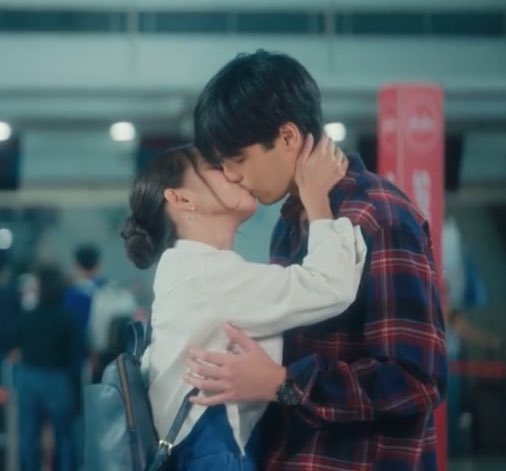 ANT0NIEAN's tweet photo. raffy is way stronger than me fr bc if i got a good bye kiss THIS DEEP and passionate in an airport full of strangers i would never have the courage to walk away and you’ll find me thinking about it for at least 4-5 years 🙏😣 https://t.co/jAxybSfBHA