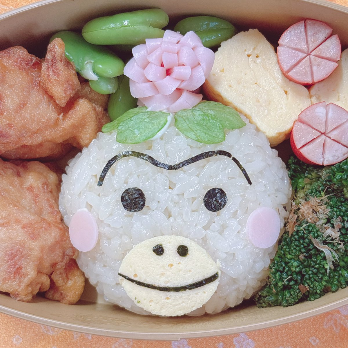 saki_libe's tweet photo. 今回の夫お手製キャラ弁🍱

はなかっぱだ🪷✨

もしかして、はなかっぱが豆好きだから
そら豆入れてる...？👀❓

#キャラ弁 #お弁当記録 #はなかっぱ https://t.co/SS2yZ3m5MN