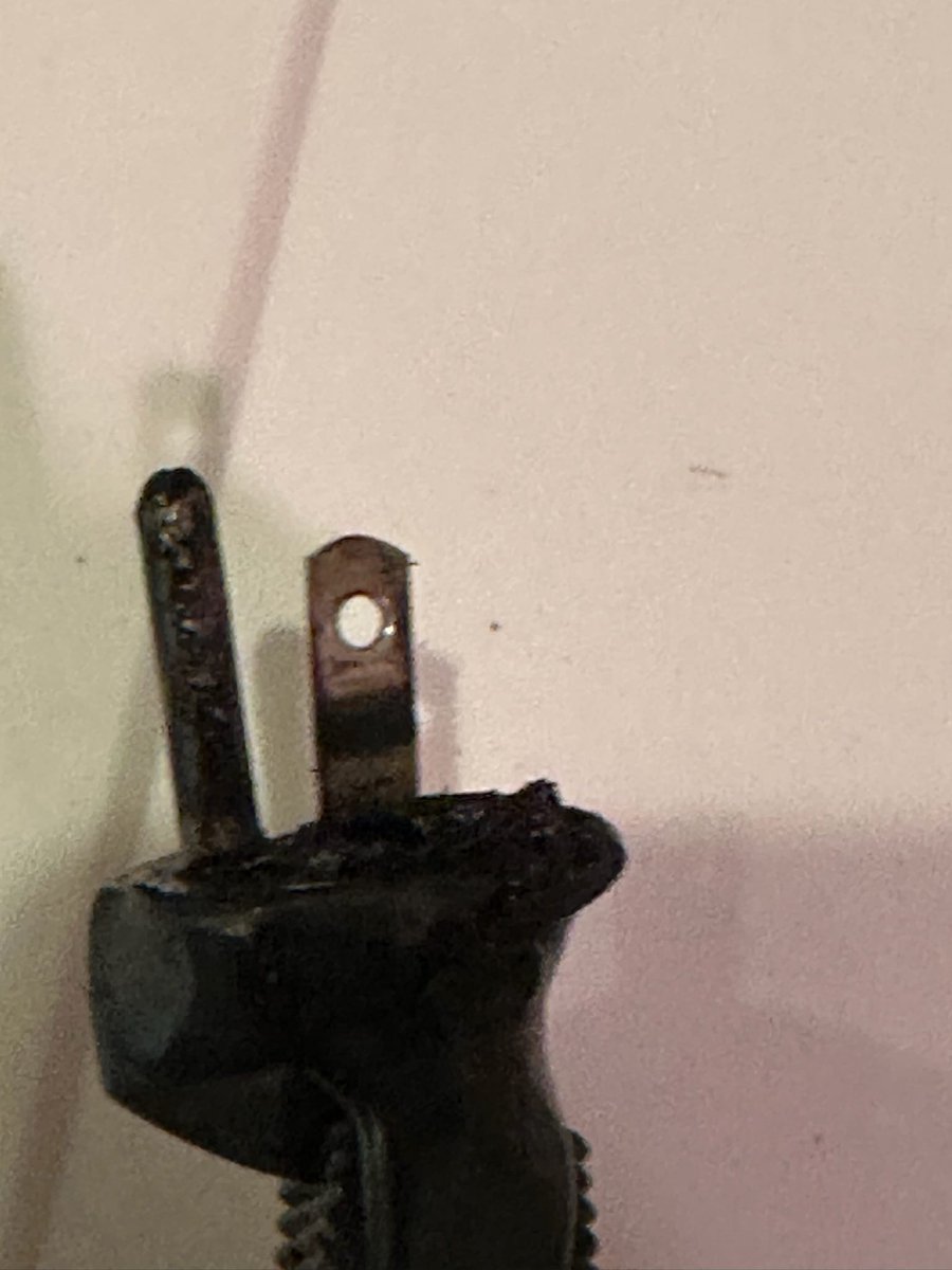 GreenFootInsp's tweet photo. 🚨 FOUND EXPOSED LIVE WIRES BEHIND A HIDDEN DISHWASHER.
The smell was the ONLY warning sign.
Open junction boxes? ✓ Improper wiring? ✓ Fire hazard? ✓ 
This is why your home inspection MATTERS. Don't gamble with your family's safety.
#HomeSafety #ElectricalHazard #RealEstate😨 https://t.co/vl6QZkP903