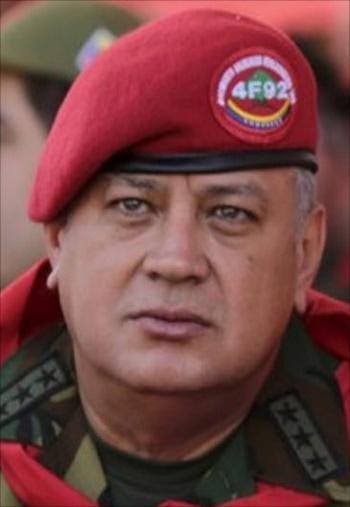 Dos horas después de que los colectivos armados de Díosdado Cabello intentaran sin éxito entrar en Miraflores, ya están inventado su bazofia de ficción política que hubo un "malentendido" de plomo entre ellos. En la praxis es la guerra entre pranes maduristas. El capo Cabello