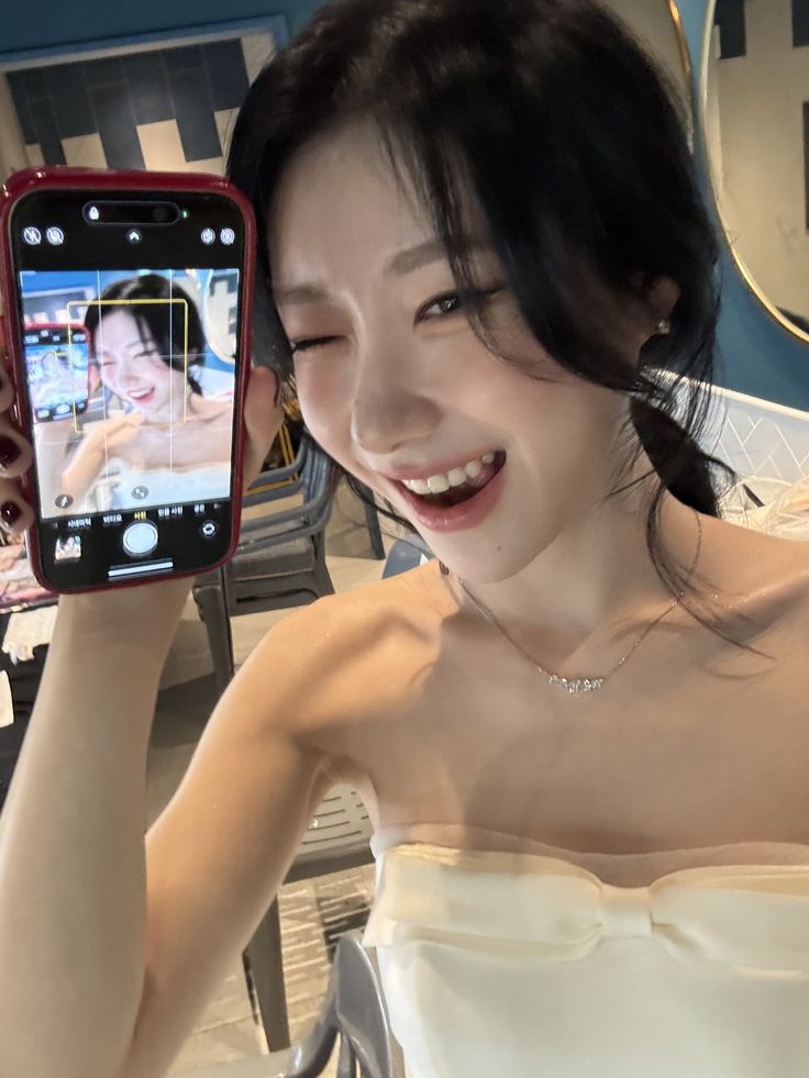 We truly hope that one day, everything we’ve ever wished for Chaeryeong will come true 💌