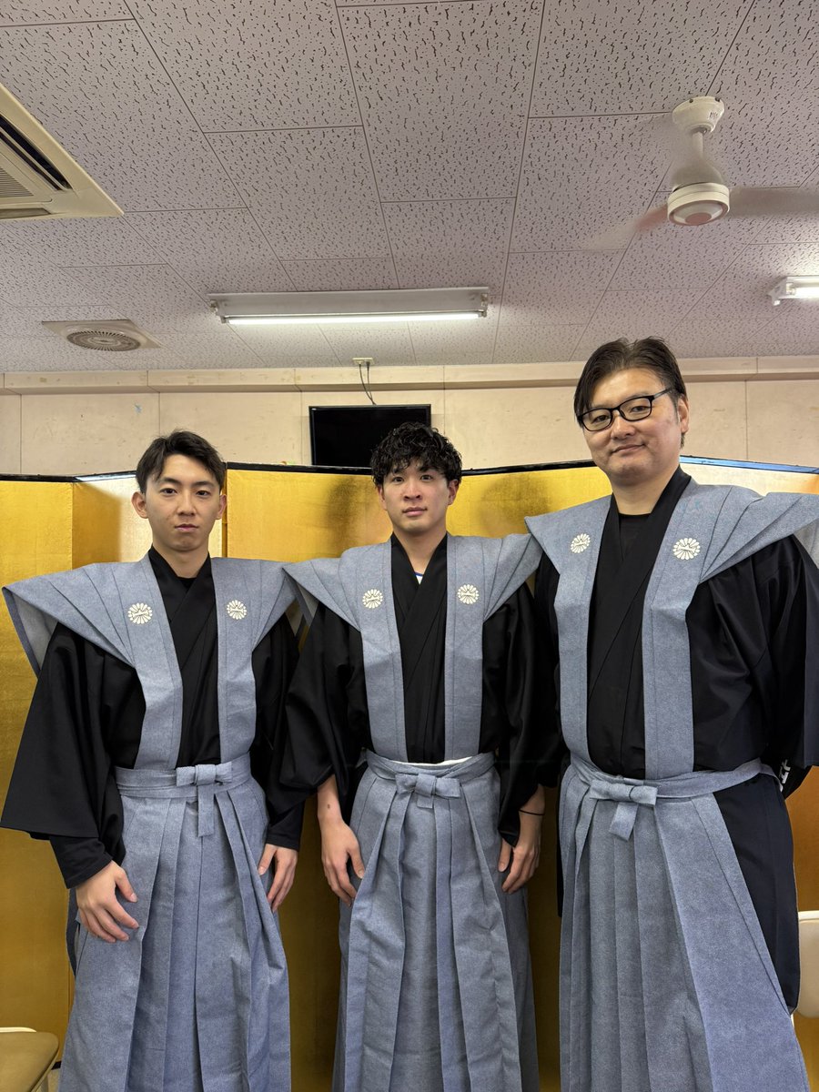 Revestochigi's tweet image. ／
1月3日（土）足利厄除大師 #龍泉寺 にて行われた、ガラマキ式に参加いたしました✨
＼

立派なお召し物に身を包み、
今後の足利市の繁栄と市民の皆様の豊かな生活を祈願してまいりました。

皆様にとって良い一年となりますよう
#レーヴィス栃木 一同精進してまいります！