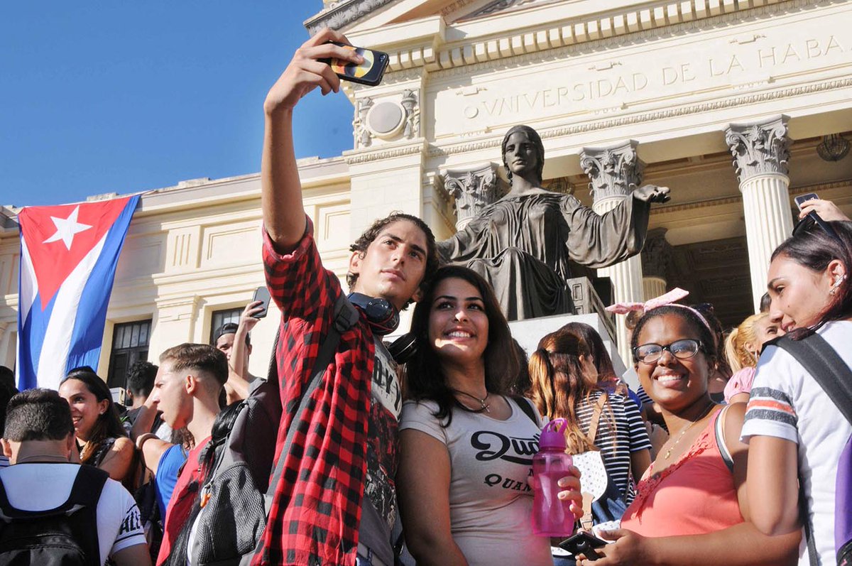 Feliz 298 de la <a href="/UdeLaHabana/">Universidad de La Habana</a>: la de Mella, de José Antonio, de Fidel… y de tantos que en sus aulas forjan el espíritu revolucionario. Que este nuevo año impulse metas más altas y empeños creadores. Un fuerte abrazo a sus estudiantes y profesores desde la <a href="/UJCdeCuba/">UJC de Cuba</a>.