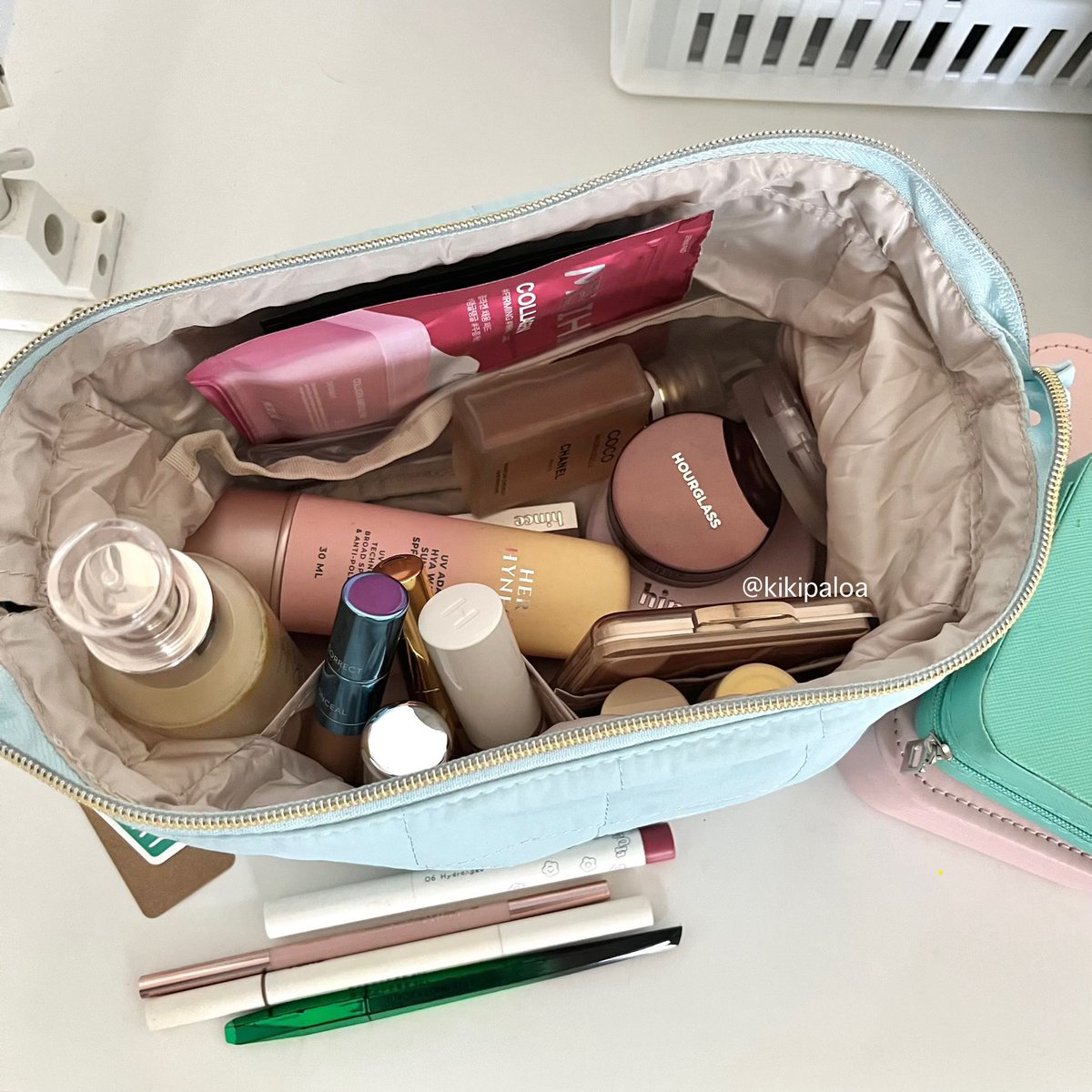 อยากแนะนำกระเป๋าใส่เครื่องสำอางอีกใบของ Bagsmart ความจุของเยอะคือยกให้เลย ผ้าไม่เปื้อนง่าย ผ้ากันน้ำ มีช่องใส่ของเปียก/แห้ง ใส่ได้เยอะไม่ต้องกลัวปิดไม่ได้เพราะตัวซิปมันกว้าง แล้วยืดหยุ่นได้

💘: สีมีให้เลือกเยอะมาก ราคา 254บาท