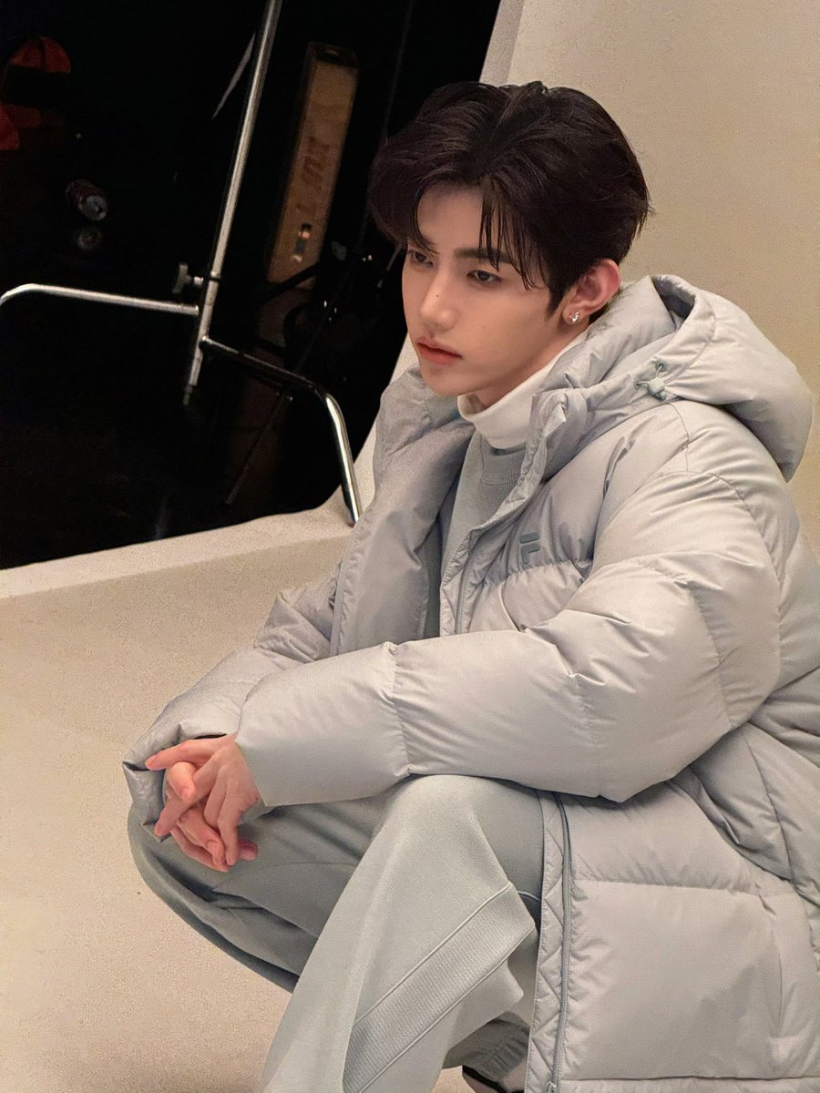 ヲタクページ 260106 @ZB1_official Weibo Update | 📷（1/4） 🤍🤎💚 #ZHANGHAO