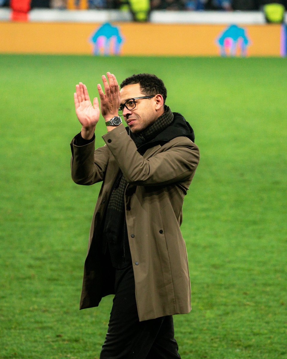 RCSAFOREVER's tweet image. 🚨💬 - Liam Rosenior en conférence de presse :

« J'espère que les supporters ne m'en voudront pas. C'est la réalité dans le foot (la multipropriété). Strasbourg n'a pas le même niveau que Chelsea, c'est aussi la réalité. Je vais entraîner l'un des plus grands clubs du monde.…