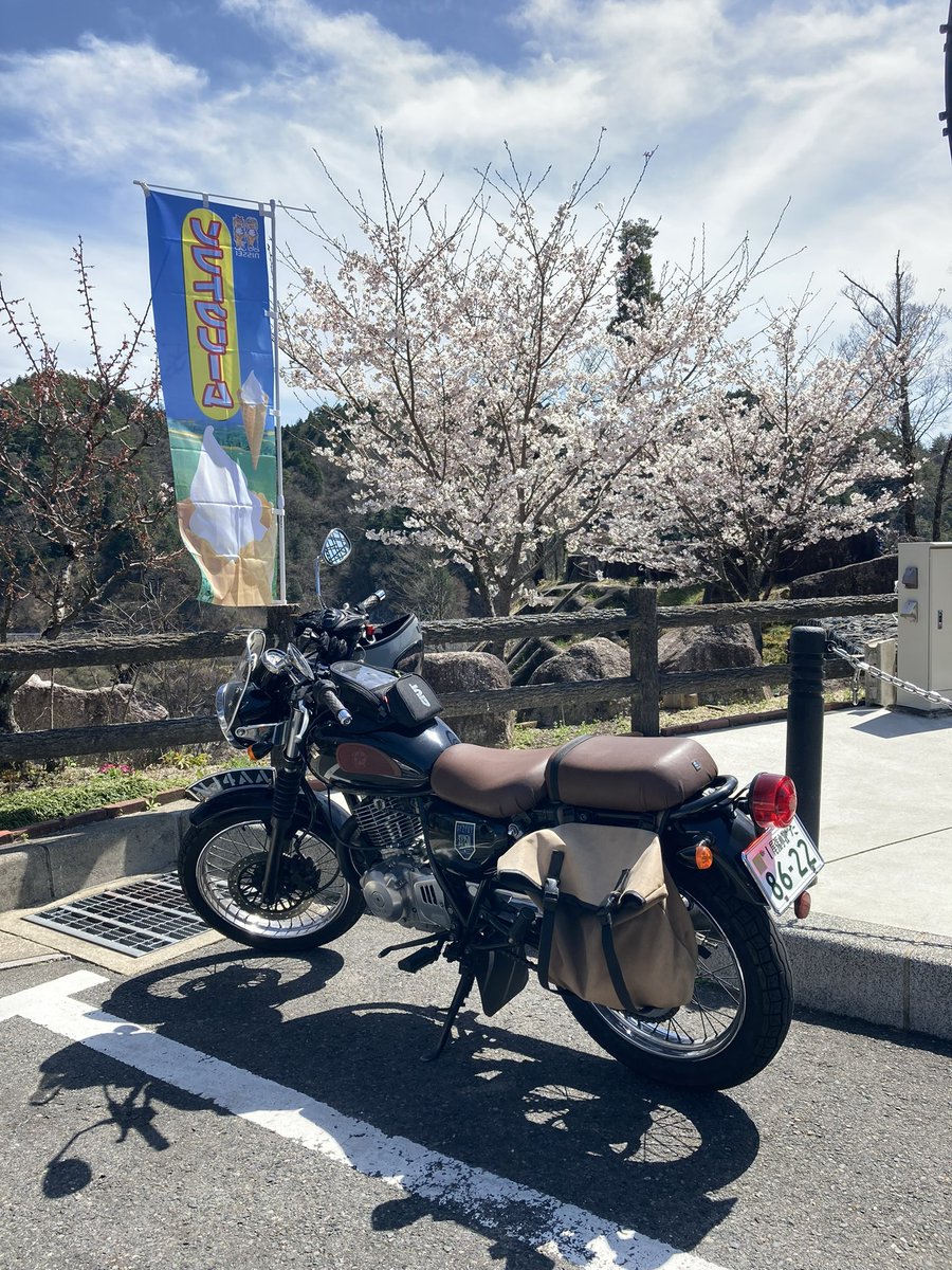 mozo77's tweet photo. @grok このバイクを擬人化して。アニメ調ではなくリアルな人物路線で https://t.co/I2tapCoWNb