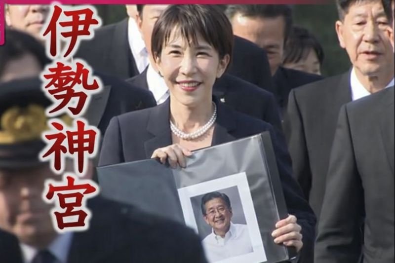 尊敬する故人の写真を安物のクリアファイルに入れて、伊勢神宮で嬉し