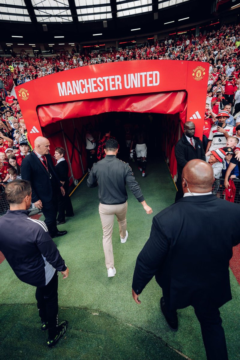 ZaidBalll's tweet image. 🚨Amorim packed his things into a box, said his goodbyes and hurriedly left the building. His assistants were gathering their possessions as some players arrived. They asked the coaches where they were going. “Home,” they replied.

[@TheAthleticFC]