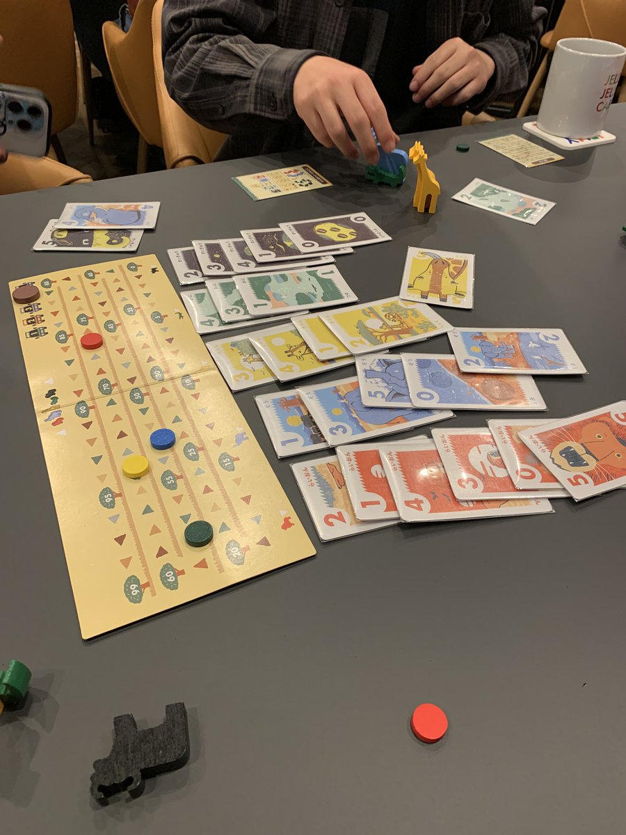 GrowthCard's tweet image. コミケ107の視察後、JELLY JELLY CAFE 新宿歌舞伎町店(@jelly2cafe_kbk )にお邪魔いたしました！

相席いただいた梅里(@bairi_game )様、Fear(@c3_Fear_Ta1 )様、楽しいお時間をありがとうございました😊✨️

#ジェリジェリカフェ
#ボードゲームカフェ