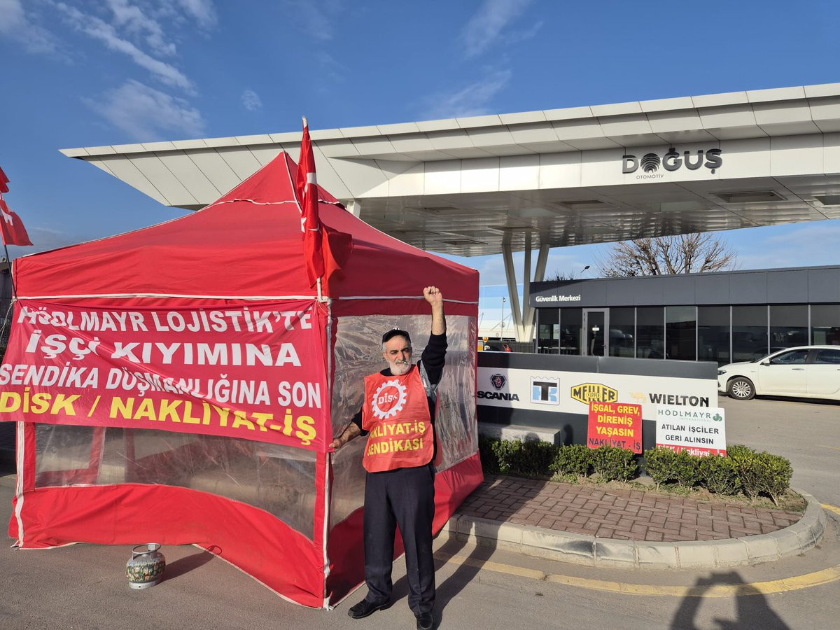 DOĞUŞ OTOMOTİV ÖNÜNDE DİRENİŞİMİZİN 80. GÜNÜ!  
Doğuş Otomotiv’in işini yapan HÖDLMAYR LOJİSTİK’te sendika düşmanlığına ve işçi kıyımına karşı direnişimiz sürüyor.   
Atılan İşçiler Geri Alınsın!   
Yaşasın örgütlü mücadelemiz!  
#HödlmayrDirenişi #Nakliyatİş