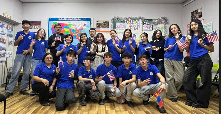 usembmongolia's tweet image. АНУ-ын ЭСЯ-ны ажилтнууд Баян-Өлгий аймагт хэрэгжиж буй 'Access' тэтгэлэгт хөтөлбөрөөр зочиллоо. Сурагчдын соёлын талаарх сониуч зан, нийтийн оролцоо, Америкийн үнэт зүйлсийг ойлголтдоо тусгаж авсан байдал нь уг Access тэтгэлэгт хөтөлбөрийн болоод чин эрмэлзэлтэй багш нарын үзүүлж