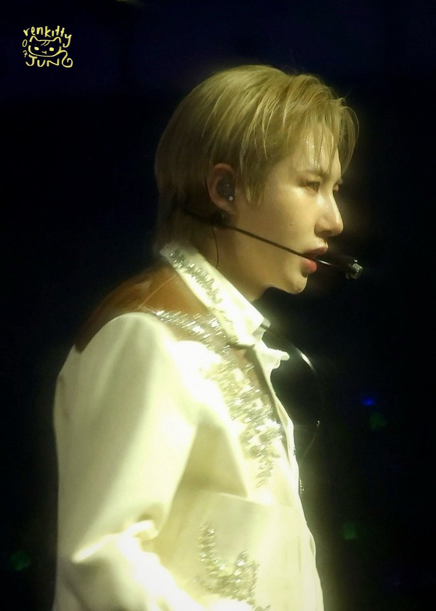 renkittyjun's tweet image. accidentally captured renjun looking like an actual fairy so this deserves to be seen by the world (I can’t gatekeep)