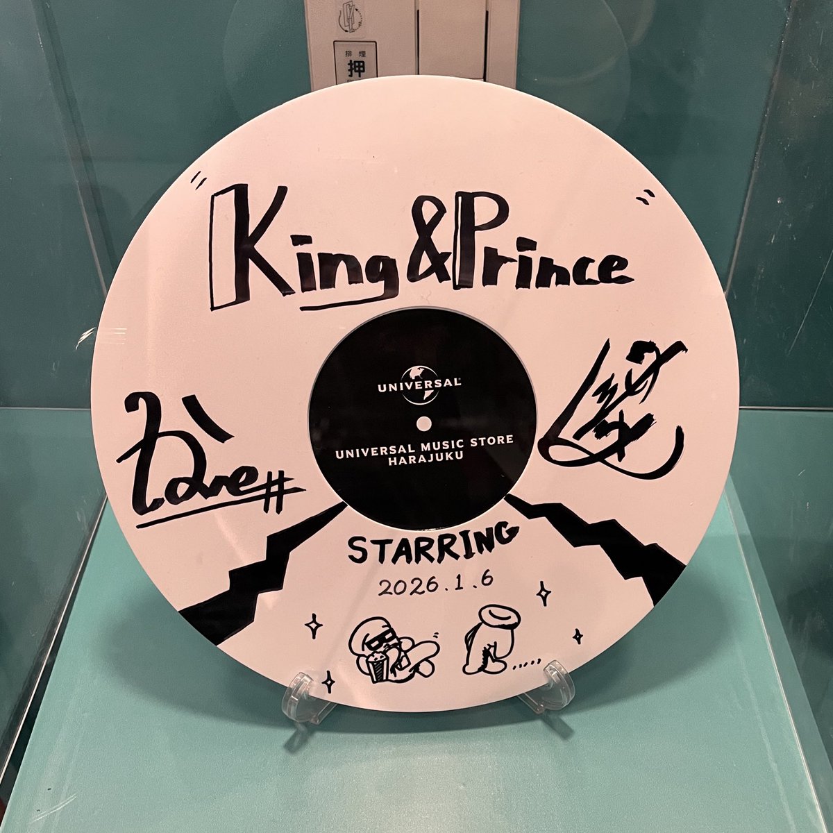show_yk97's tweet photo. キンプリポップアップ行ってきた🌟
2人のこだわりがめちゃくちゃ詰まってて素晴らし空間だった〜💖🍿
レッドカーペットのところがお気に入り🎞️

グッズはスウェットルームウェア、HARUKA Tシャツ、フィルムテープが売り切れだった😭(14:30)

#POPUPSTORE_STARRING
#KingandPrince 
#STARRING_POPUP https://t.co/NI3UWLpgW1