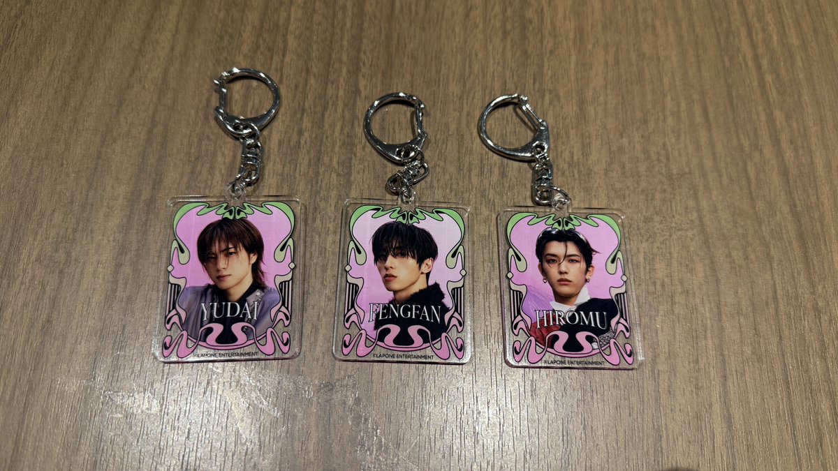 kknak888's tweet photo. INI NEW YEAR POPUP STORE 2026
ポップアップ 交換

【譲】
アクリルキーホルダー 佐野 許 髙塚
缶バッジ 池﨑
【求】
ネームキーホルダー 西 または  同異種 西 または 買取
比率違い可🙆🏻

郵送での交換希望です📮
固定ポストをご一読後
読んだことの証明にいいねしてください
#INI交換 https://t.co/OH6JxpLFiW