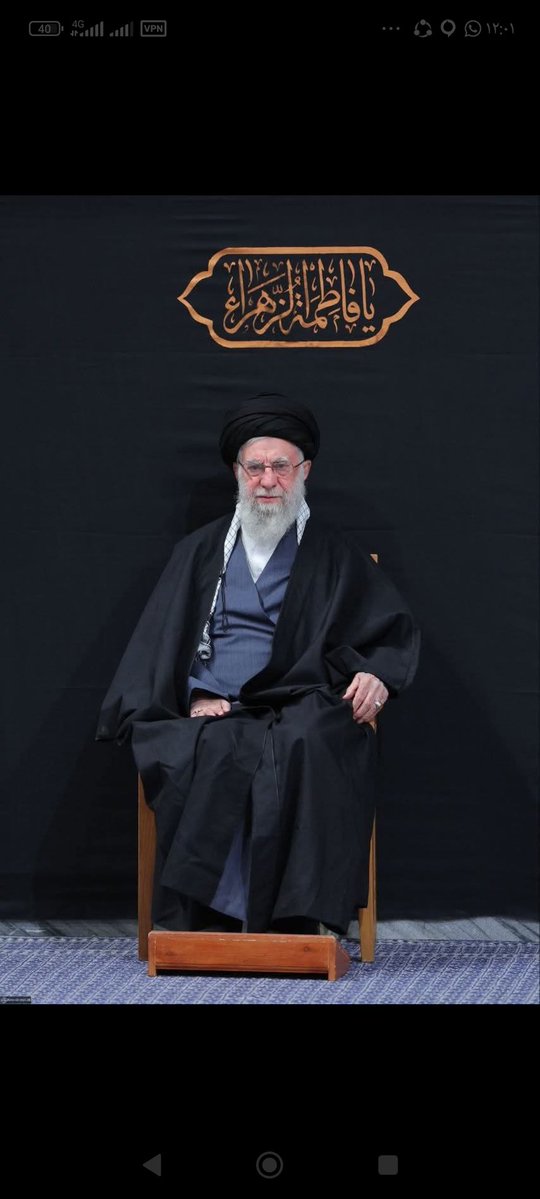 سید علی خامنه ای رهبر من نیست 
ایشان جان من است
رهبر تمام آزادیخواهان جهان
رهبر تمام مظلومین جهان
خار چشم ظالمان خونخوار 
لبیک یا خامنه ای