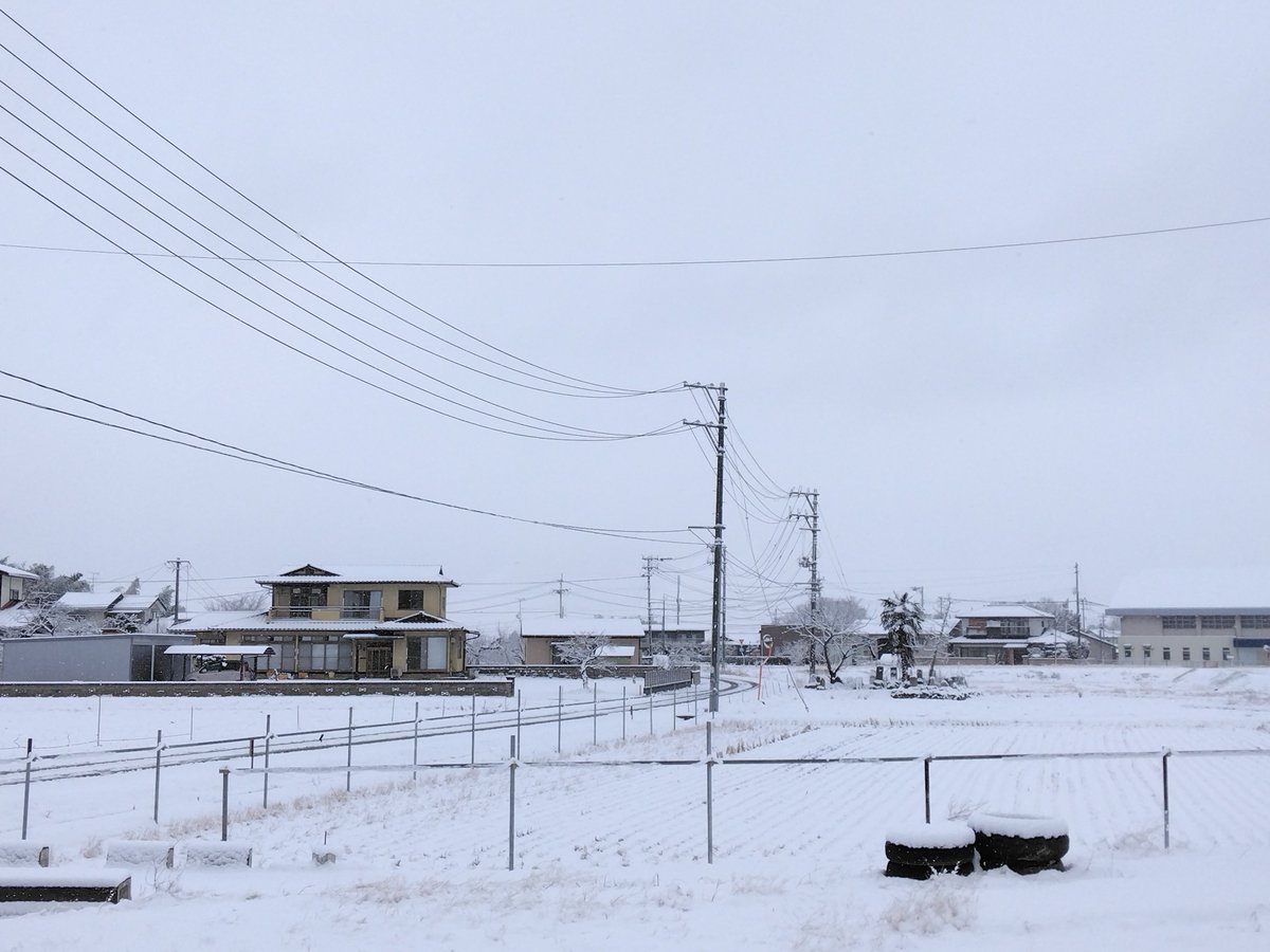 sousakuya's tweet photo. 明けましておめでとうございます🎍
本日が仕事始め！
2026年の初出社は雪道😂
今年もどうぞよろしくお願いいたします。 https://t.co/fimZzvCGZv