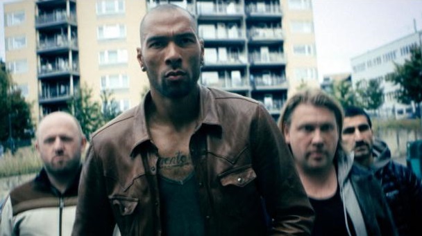 DiegoGArgota21's tweet image. Después de su retirada (2012), el delantero noruego del Valencia John Carew se ha pasado a la interpretación, y puedes verle en algunos papeles como siendo un capo de la mafia albanesa; el novio perfecto en una comedia romántica; o un futbolista frustrado al borde de la retirada.