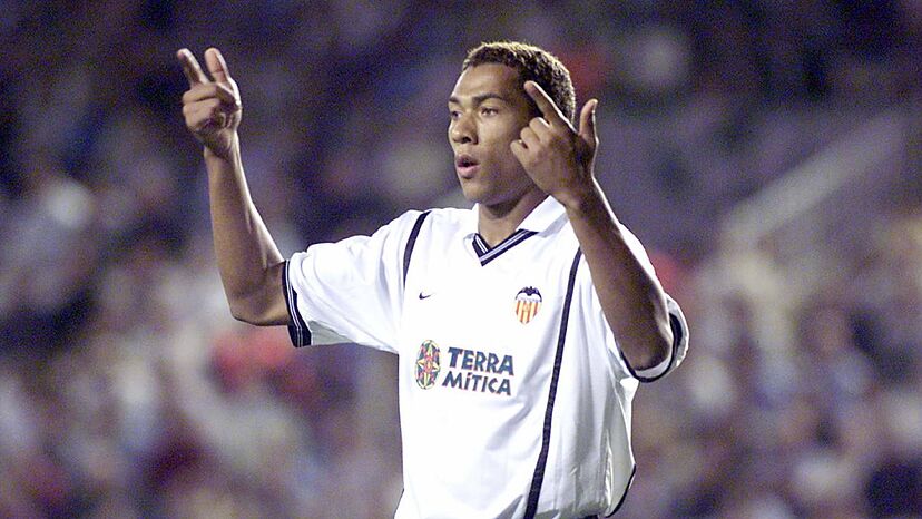 DiegoGArgota21's tweet image. Después de su retirada (2012), el delantero noruego del Valencia John Carew se ha pasado a la interpretación, y puedes verle en algunos papeles como siendo un capo de la mafia albanesa; el novio perfecto en una comedia romántica; o un futbolista frustrado al borde de la retirada.