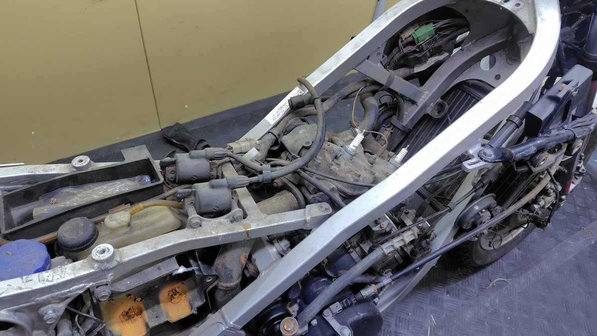 yataro_garage's tweet image. 明日にはエンジン降ろせそう👍
#kr250