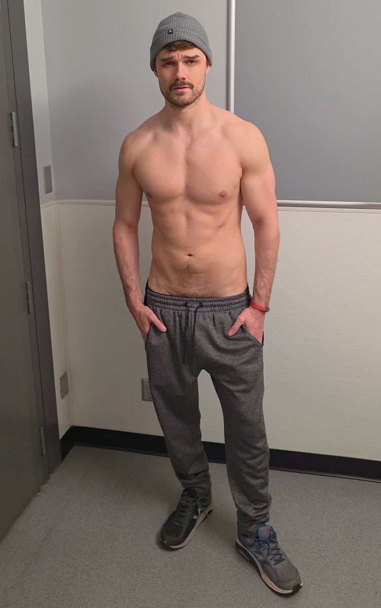 First day back at the gym after 3 weeks of holidays and scaries. Back on the gym bro grind 💪 #gay