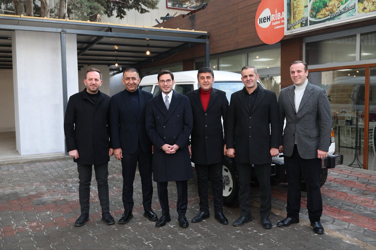 MResulcam's tweet photo. Saygıdeğer Belediye Başkanımız Kemal Yazıcıoğlu’na, kıymetli Valimiz Sn. Recep Yazıcıoğlu’nun makam aracını restorasyon sonrası teslim ettik. Tarihe güzel bir anı daha bırakıyoruz. 

#recepyazıcıoğlu
#Kemalyazıcıoğlu
#Tokatyeşilsanayiyönetimi https://t.co/rJ76jVxe5s