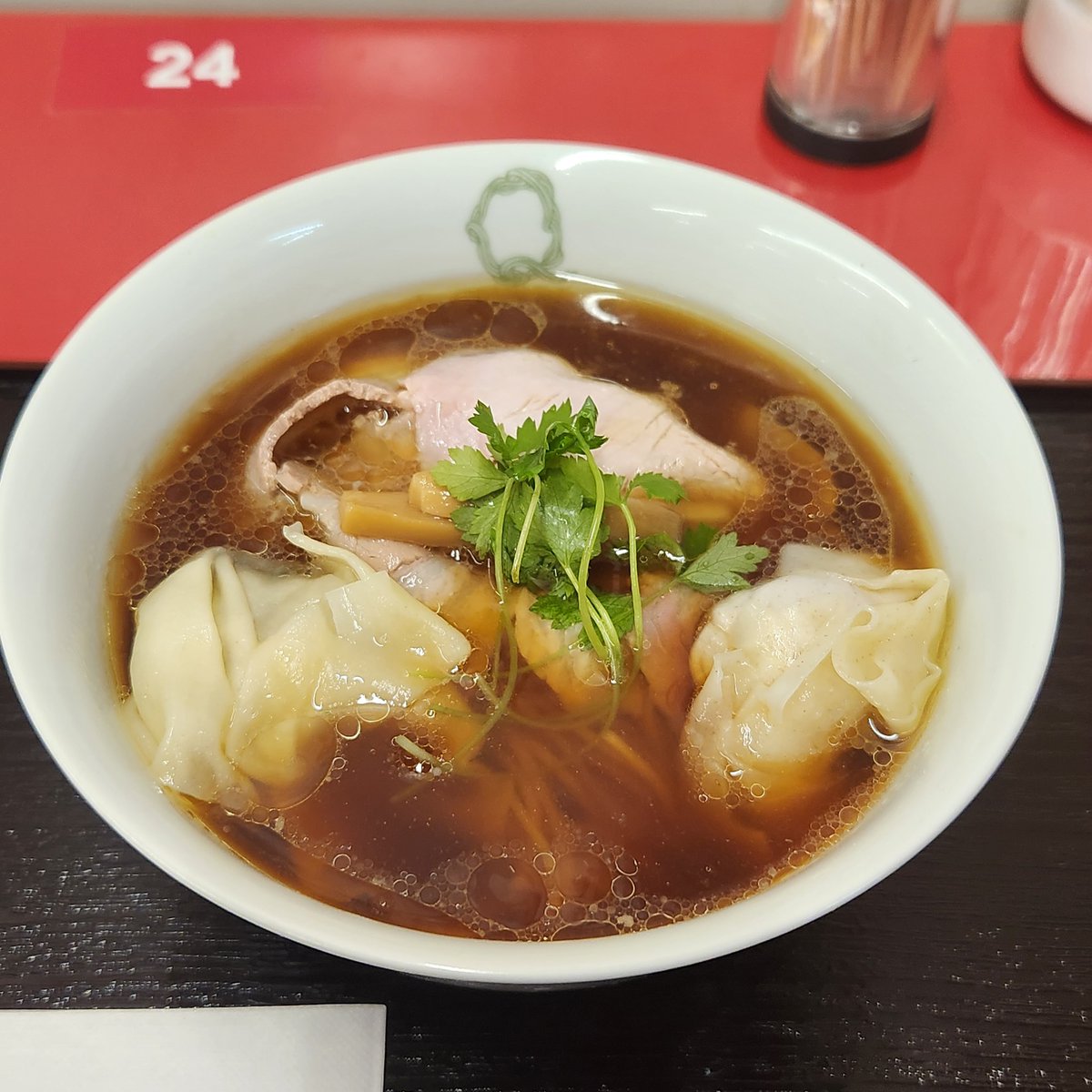 2007_soba's tweet photo. JapaneseRamenNoodleLabQ 🍜
@北海道札幌 広島そごう催事
2杯目・醤油わんたん麺
日本屈指のラーメン店の
店主がつくる醤油らぁ麺🍜前回
おぐらで食べた🍜とは
かわってる😲
も~最高すぎでした🏆‼️
行ける方は是非食べてほしい!10日(土)までですよ!
今日、休みで良かった~🙌
#LabQ #SOGO広島 https://t.co/jgV7eS7oM6