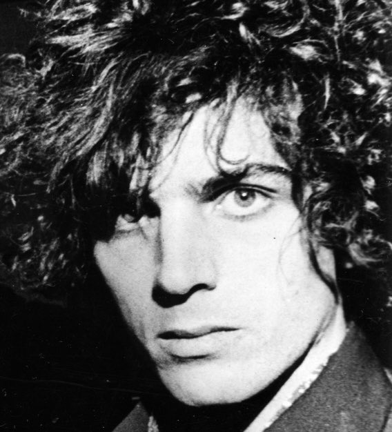 d_ancingking's tweet image. Oggi avrebbe compiuto 80 anni.

Geniale Syd Barrett !!!

Chissà cosa sarebbero stati i Pink Floyd se solo …

#6gennaio
#PinkFloyd
