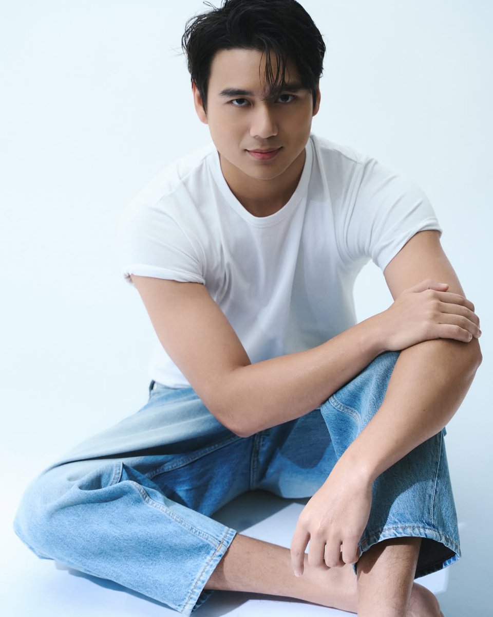 banderaphl's tweet photo. FINE GENTLEMAN 😍

Ibinandera ng “Call Me Mother” actor na si River Joseph ang kanyang hunky pictures sa kanyang Instagram noong nakaraang birthday niya. 

Belated happy birthday, River!

📷 Instagram/riverjoseph

RELATED CHIKA: https://t.co/TS1fU9djPP https://t.co/Attxynq442