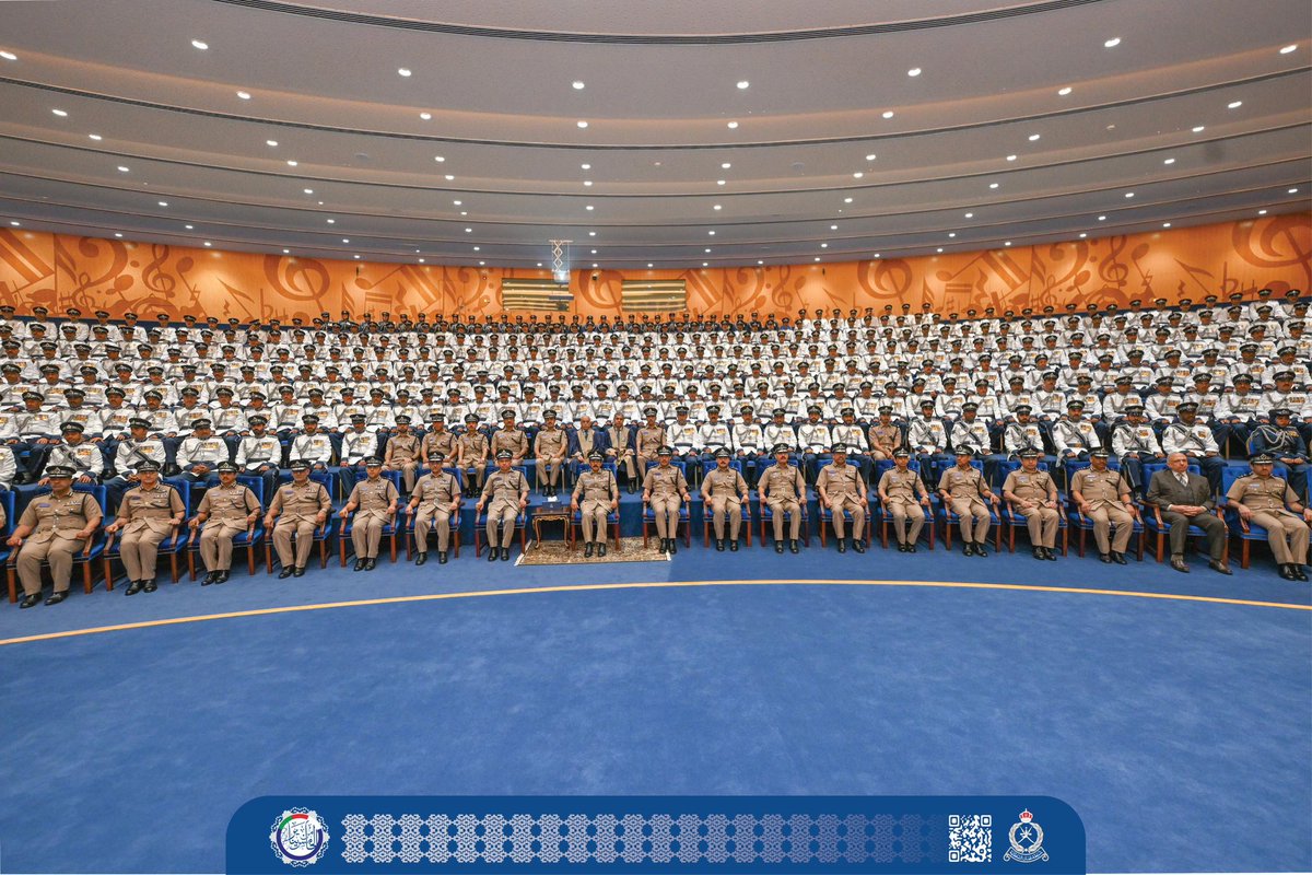 omanspire's tweet image. 🎓 As part of the Royal Oman Police Annual Day celebrations, Lt. Gen. Hassan bin Mohsin Al-Shuraiqi patronized the certificate-awarding ceremony for graduating officers at the Sultan Qaboos Academy for Police Sciences.
@RoyalOmanPolice
#RoyalOmanPolice #ROPDay #PoliceGraduation