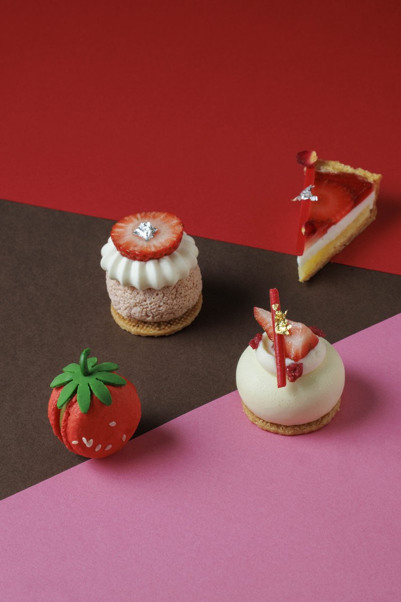 FSTokyo's tweet image. 2月28日（土）まで「ストロベリー&amp;amp;チョコレート #アフタヌーンティー」が期間限定で登場🍓 

蟹のコロッケをイメージしたクラブケーキやプルドポークバーガーなど、セイボリーも充実しております。可愛らしい色鮮やかなスイーツとともに、ぜひお愉しみください。

ご予約🍫 
bit.ly/fstokyoafterno…