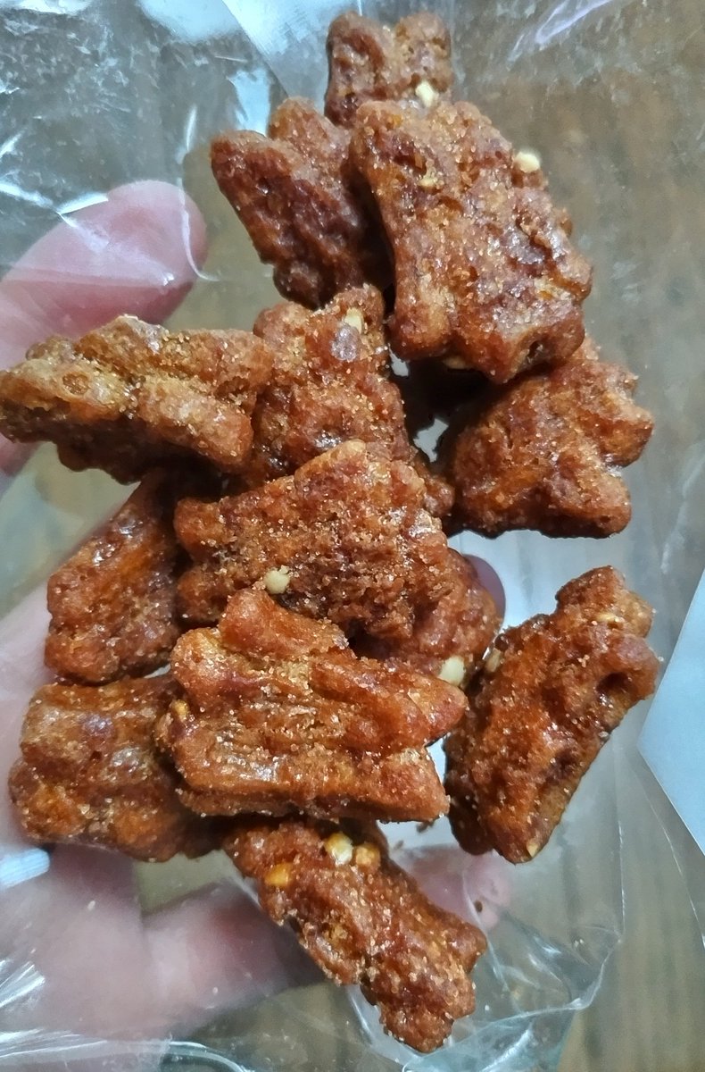 #はちみつ太郎 #西原オンラインストア 
大好きな大好きな🥹名古屋のお菓子「はちみつ太郎」さんのクリスマスキャンペーンで当選して【PREMIUMはちみつ太郎】を頂きました✨
箱に小分けの可愛い箱が四つ入っていて、さらにその箱の中に２袋入っています💞
1日一袋ずつ大事に食べています😁