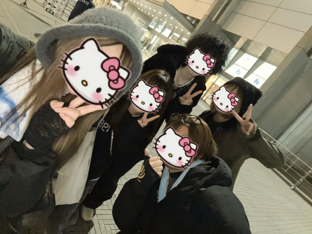 arn8111's tweet photo. 遅めのHappyNewYear🎍🐴🎍
もう、6日も経ってしまった…

年末UVERお会いできた方々
ありがとうございましたっ！🙇‍♂️
ちょこたん2年連続連番ありがとおお♡
そして4連してくれた 
みーめろちゃん、いましょーくん 
ありがとお楽しかった😭
また仲良くしてください🙌

やっぱり crewに会えたら元気でる！ https://t.co/SbdzhHvwxh