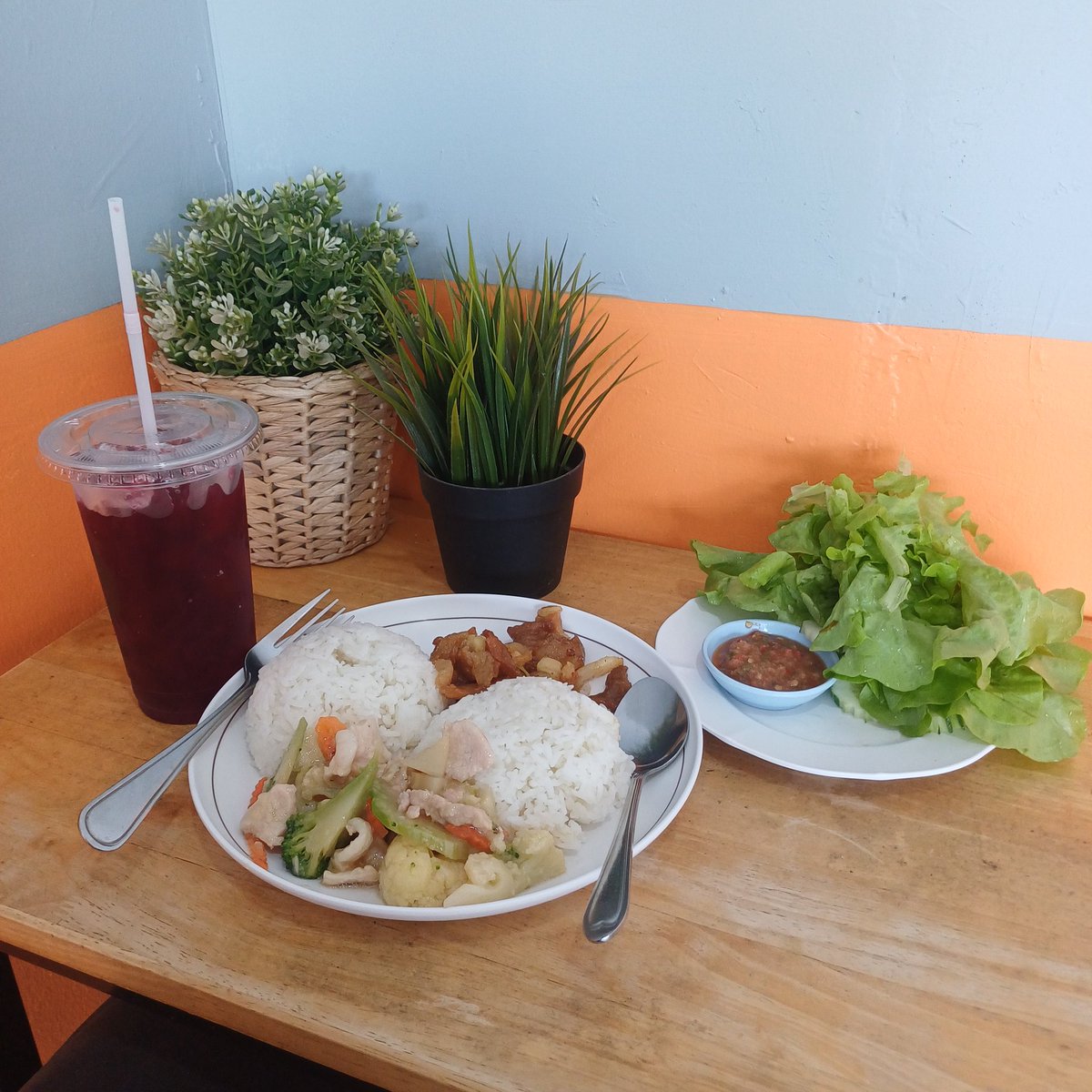 สวัสดีปีใหม่ 2569🎉🎉
หาเพื่อนกินข้าวมั้ย? ลุงขออาสา
#fwbกรุงเทพ #เรียลทำงาน #ประเวศ #เฉลิมพระเกียรติร.9