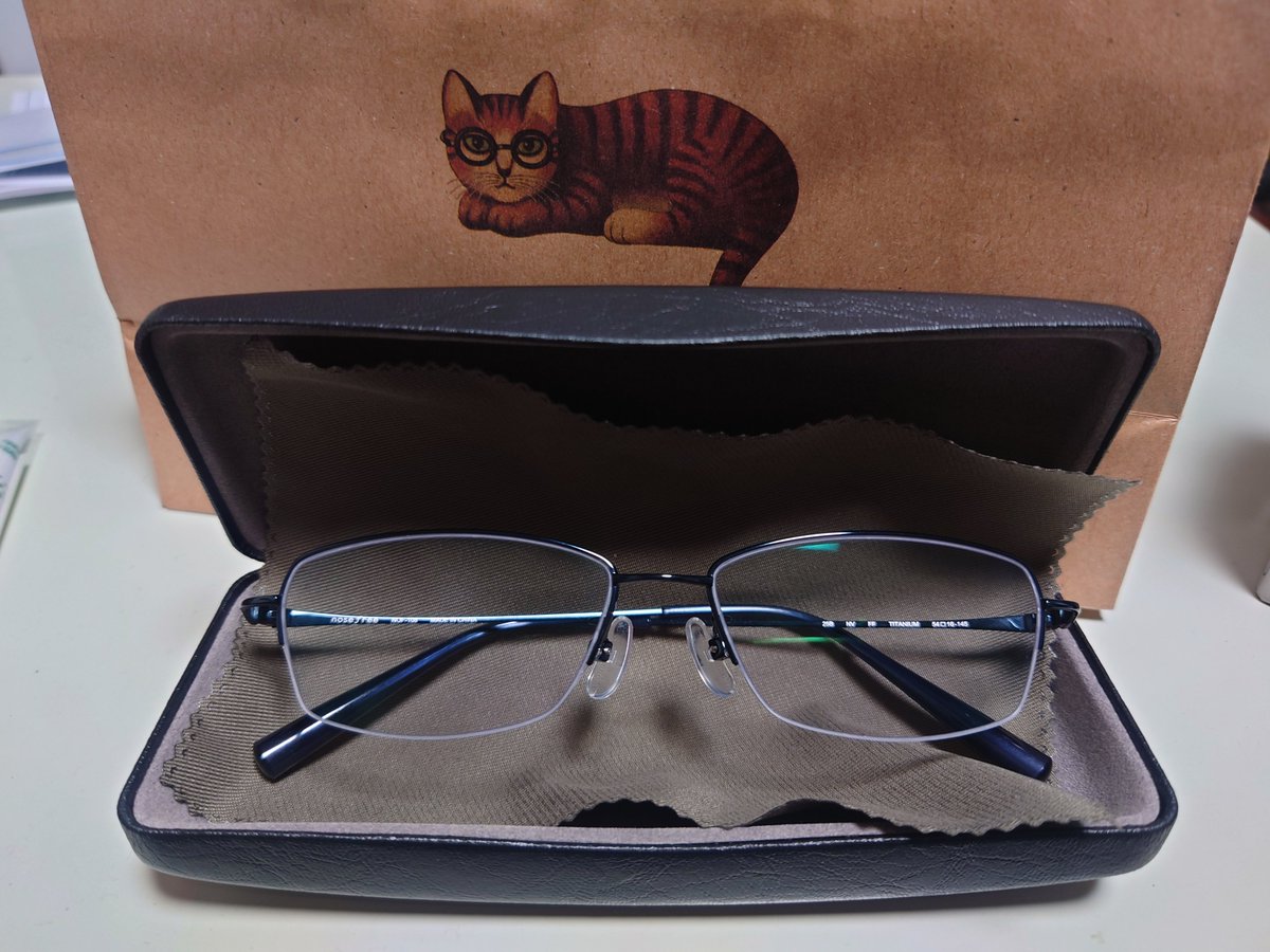 8nIv's tweet image. 35を目前にして眼鏡に‥🥸