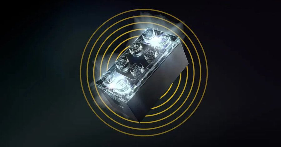 Gen_JOUETS's tweet image. LEGO a annoncé la brique intelligente (smart brick)

Une brique 2x4 capable de produire des sons, de s'illuminer et de détecter les personnages et les constructions dans lesquels elle est utilisée.

#lego #legosmartbrick