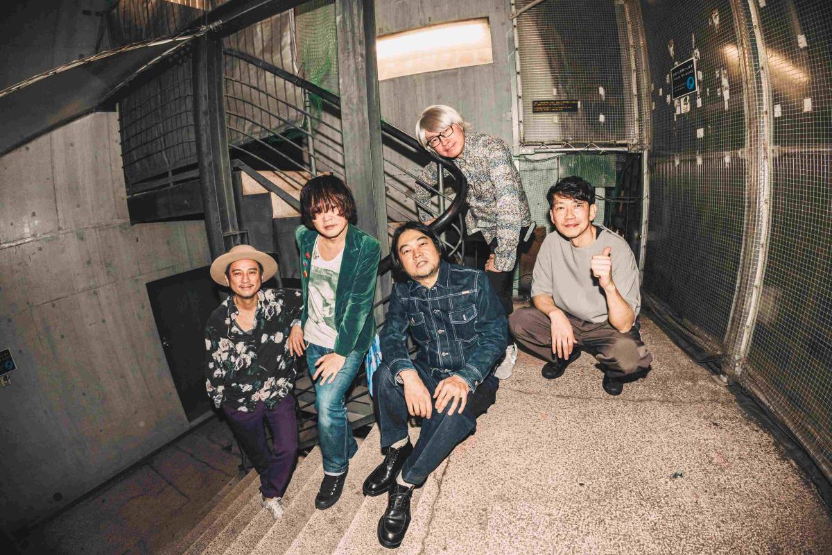 デビュー20周年、16年ぶりの活動、一夜限りのライブで響かせた、馬の骨の普遍性といい音楽の破壊力 - レポート | Rooftop rooftop1976.com/report/2026/01…