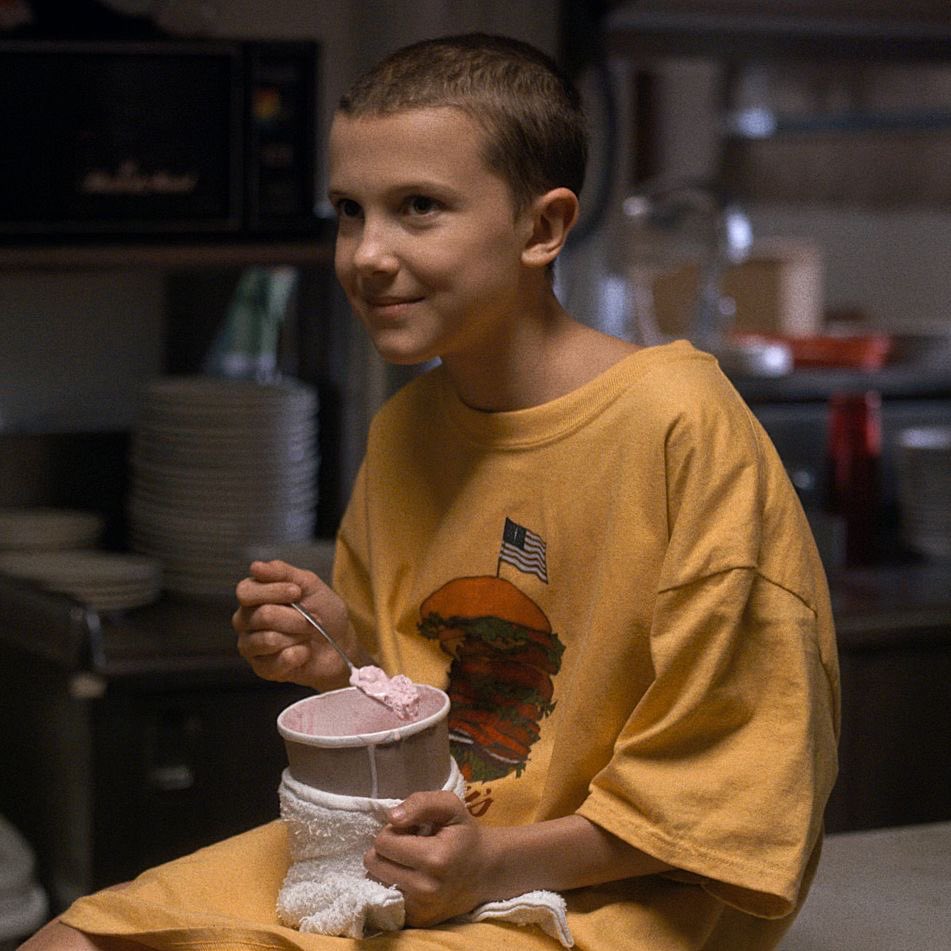 And here's my little baby smiling for the first time while eating her ice cream, wearing a t-shirt that covers her whole body :)