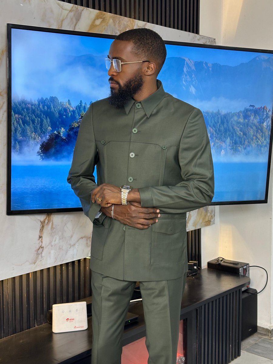 Ton apparence reflète qui tu es.
Elle peut ouvrir des portes et faciliter les rencontres.
Elle influence la façon dont les autres te perçoivent.
Ton apparence décide avant toi.
Soigne-la.😍
 
SAFARI Disponible
Boutique EL-CONFORT 
Av:Huilerie 169
Ref: Pain victoire 
+243826767630