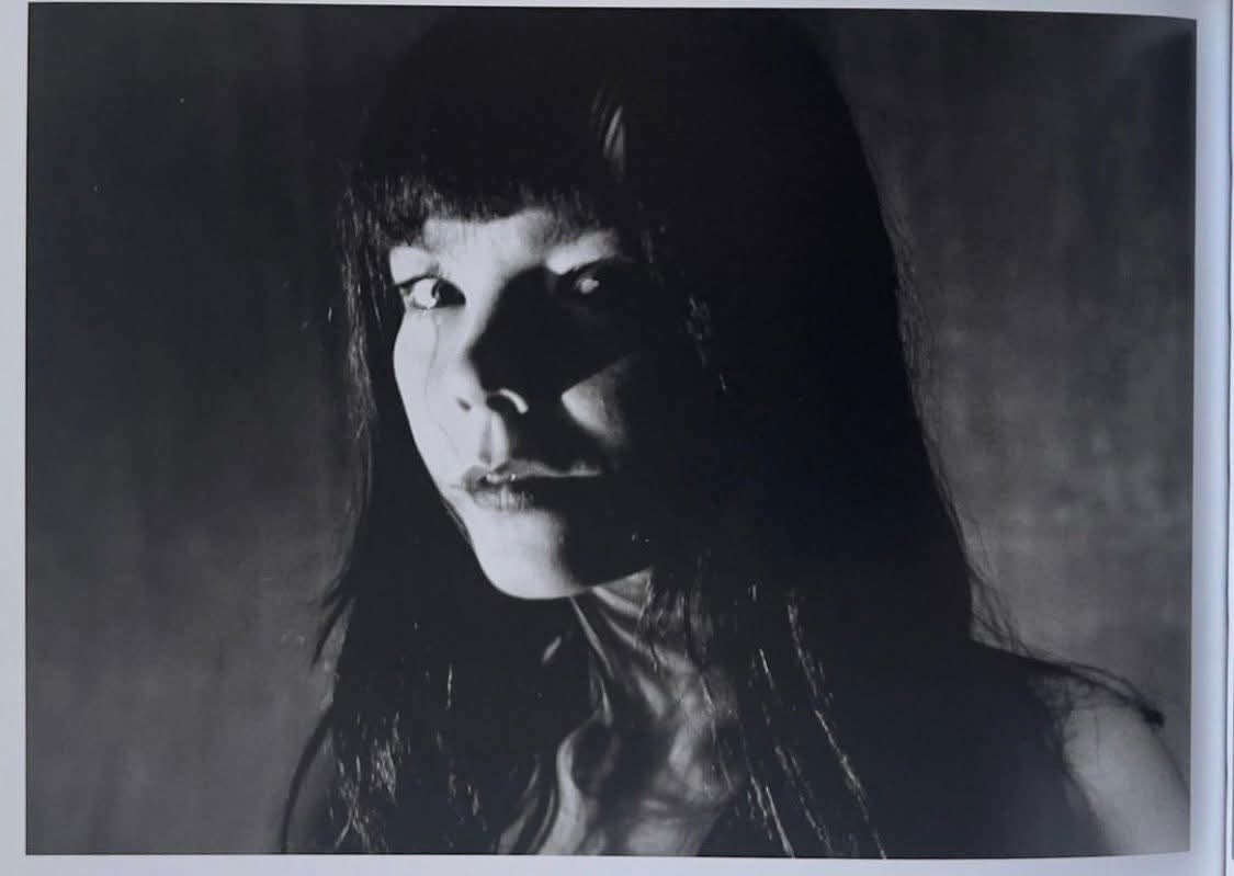 poliptika_ptka's tweet photo. Björk (1997) photographed
by: Nobuyoshi Araki https://t.co/GAE4GHG2w8