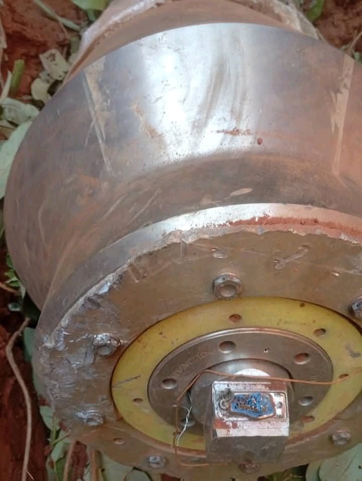 Easybakeovensz's tweet photo. A fourth unexploded Tomahawk warhead has been found in Nigeria, after the US fired at least 12 on December 25 at ISIS targets. https://t.co/GIfjnSeSzv