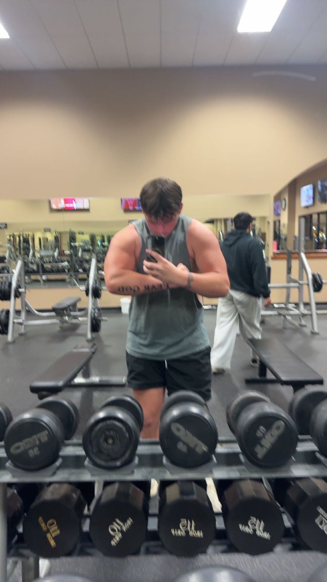 LoganClark551's tweet photo. #AGTG New year, same me!
back at it, let the grind begin💪 @CoachScales95 @coachquise_ @ https://t.co/CbqH5LsYC4