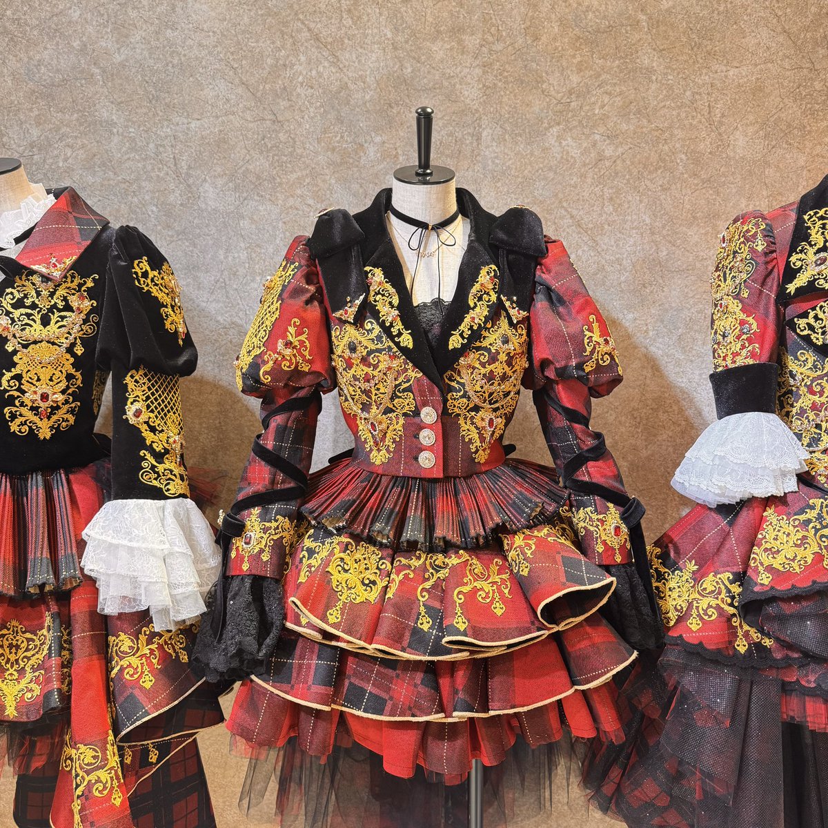 しのぶさん、サインありがとうございます！🙇‍♀️
関西に来て、まさか大衣装展が見られるとは…
久しぶりに柏木さんの卒業衣装
懐かしい😇

#茅野しのぶ
#ゆきりん 
#AKB48大衣装展 
#オサレカンパニー