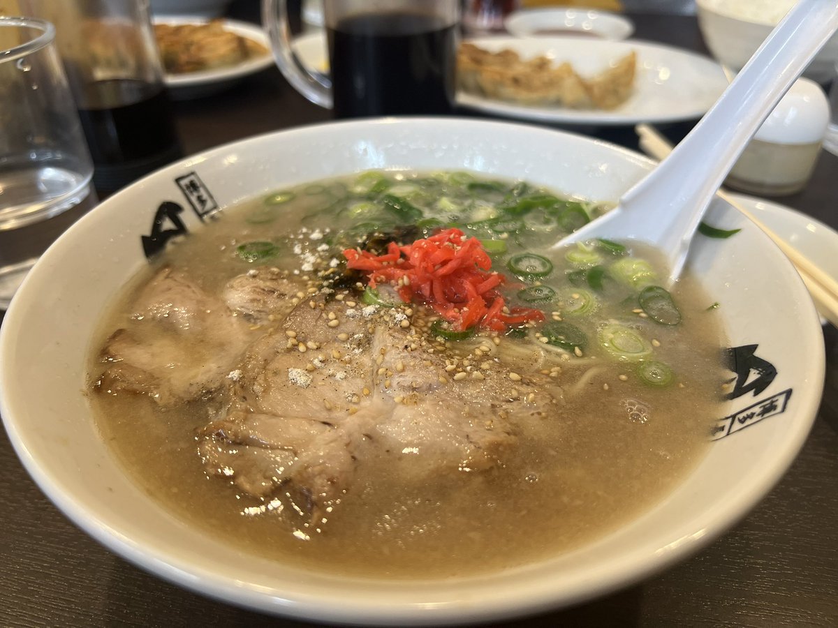 KumiV5's tweet photo. 先日福岡のラーメン屋さんに行ったのね。=(^.^)=🍜

福岡に住む娘に勧められて。

ぎゃう😍💕
マサムネさんの出身の原北小学校から
マジ近いとこやった😭❤️❤️

室見川もしっかり撮った😂💕

しかも���の彼氏さんの実家が早良区😭💕親近感しかない😭❤️

3月はスピッツに💕会いに行くよ〜♪💕 https://t.co/y5c4Bp9WD4