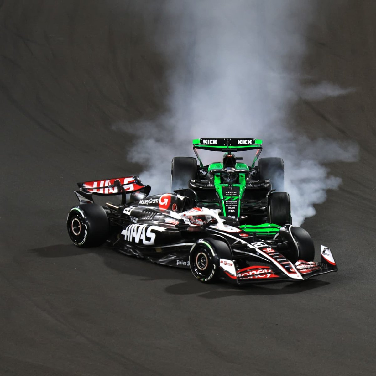 DesiRacingco's tweet image. 💡 | FUN FACT: Valtteri Bottas will serve a 5-place grid penalty in the 2026 Australian GP.

Bottas was given a 5-place grid drop in the 2024 Abu Dhabi GP for causing a collision with Kevin Magnussen, which he will serve in his first race of 2026.

#F1 #Formula1