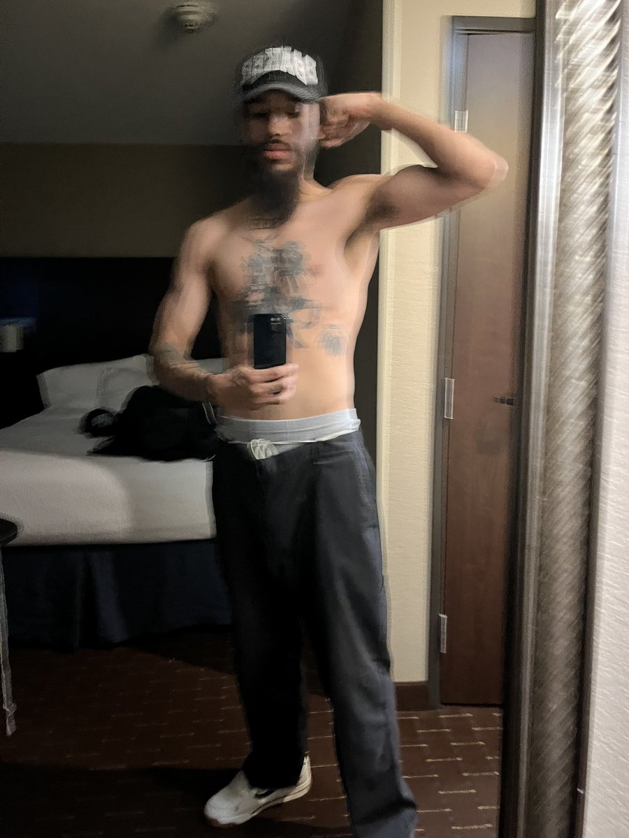DirtRoadRicky's tweet photo. She don’t think I’m sexy but I can’t let that get to me https://t.co/y9srqNJZgu