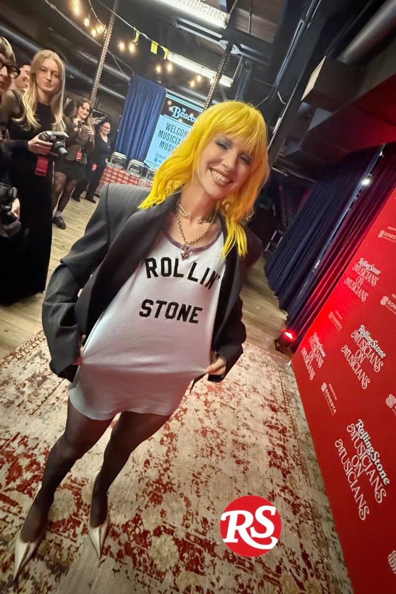 colormeandrea's tweet image. tallest person ever btw