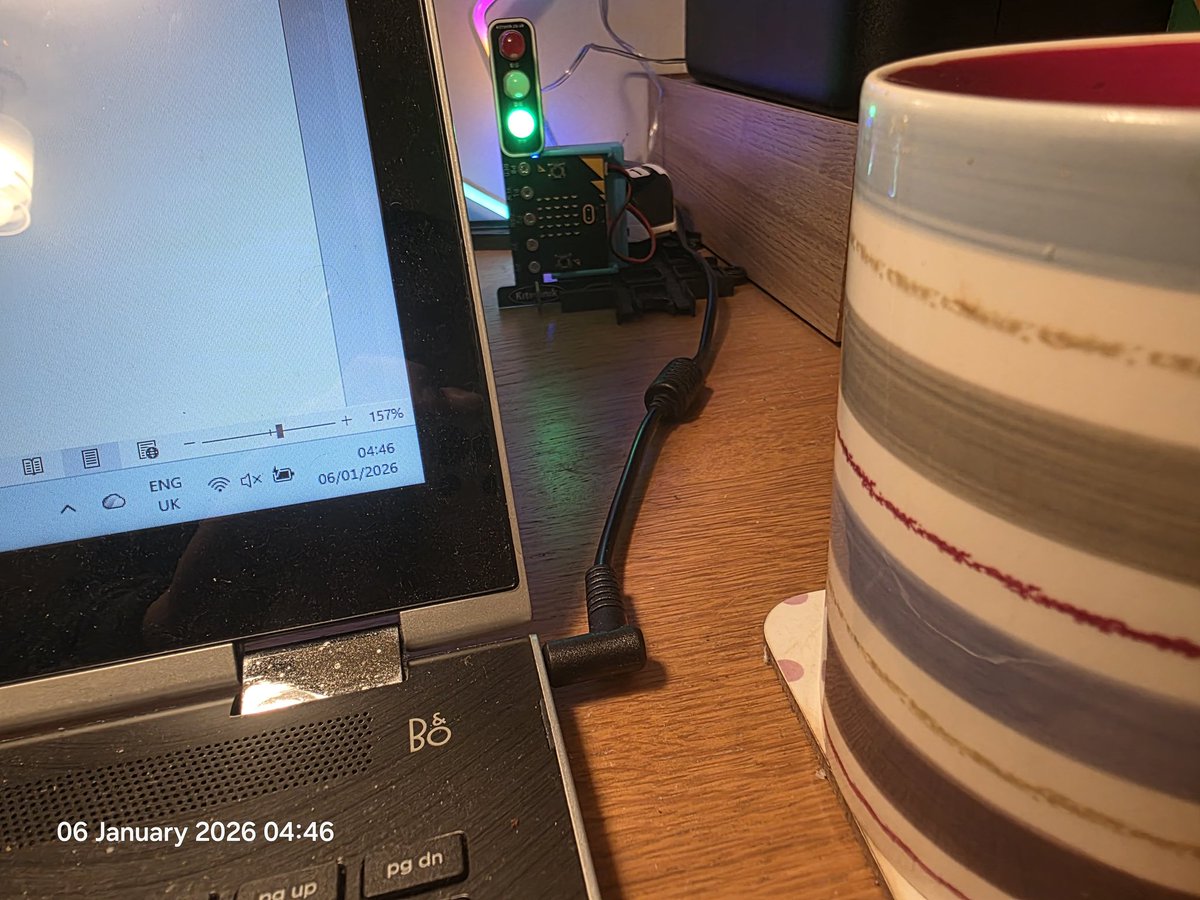 TsuiAllen's tweet image. The insomnia has kicked in... Good #morningmugshot #teacher5oclockclub My first @intelino #SmartTrain photobombing the @Kitronik #STOPbit traffic light this #TrainTrackTuesday Have a terrific Tuesday!