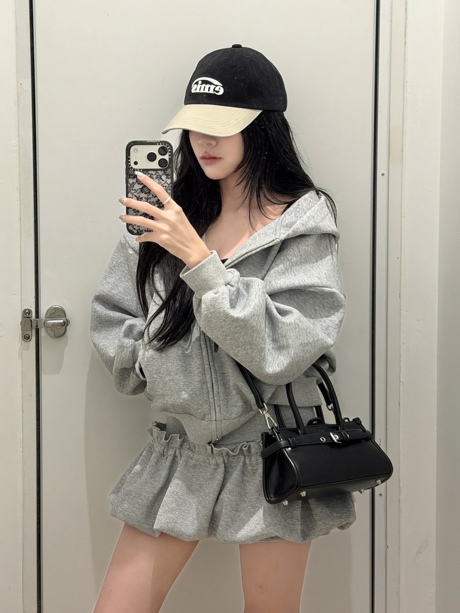 yoxrgravity's tweet image. ตัวนี้คับ น่ารักแบบ 1000% 🥺 ซื้อมาแบบไม่คาดหวังแต่น่ารักยันกระโปรง หมวกใหญ่ เป็นทรงสั้น ผ้านิ่ม ซิปรูดได้บนล่าง ทรงพสจีนม้ากกก